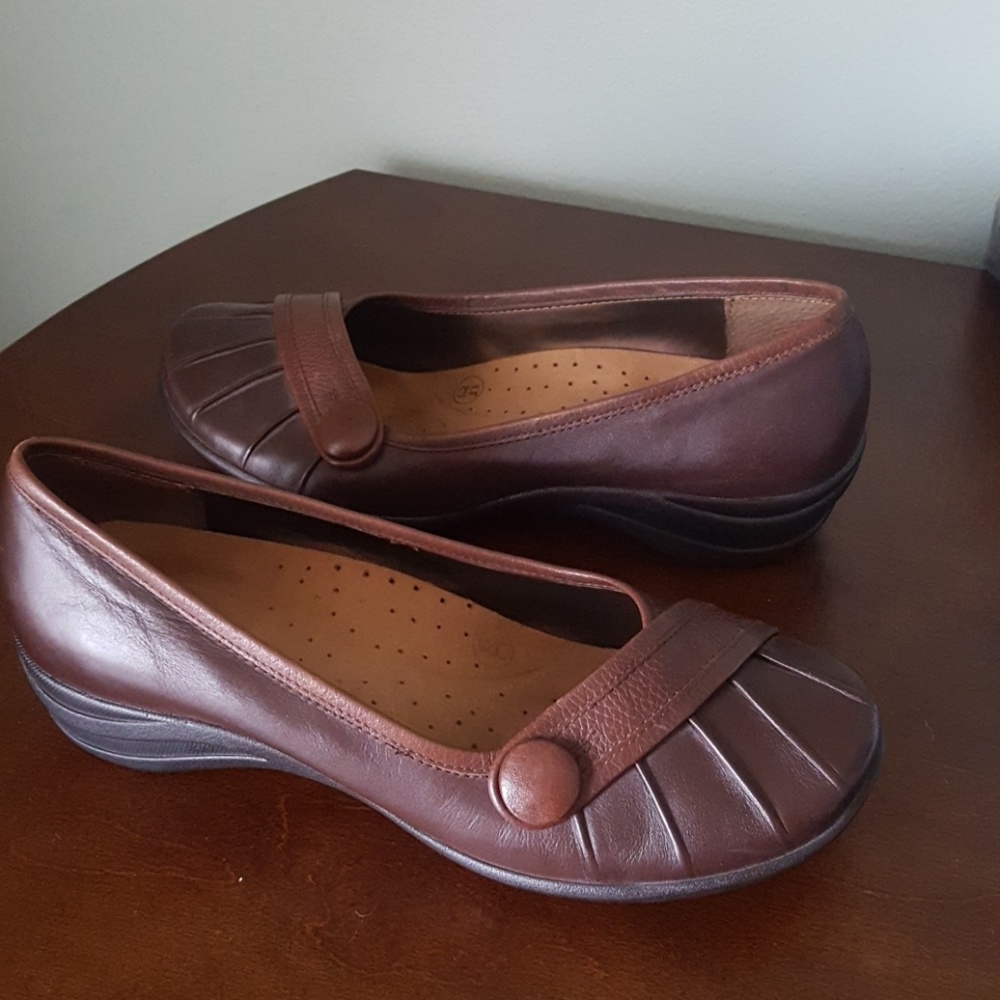 Size 10 Brown leather Hush Puppies wedge shoe